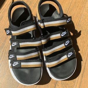 Nike Wmns Icon Classic “Black Metallic Gold” Women’s 8 White Sandals